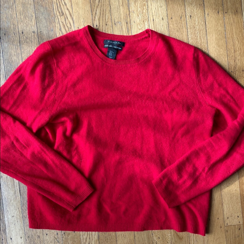Tahari 100% cashmere Crew Neck Sweater